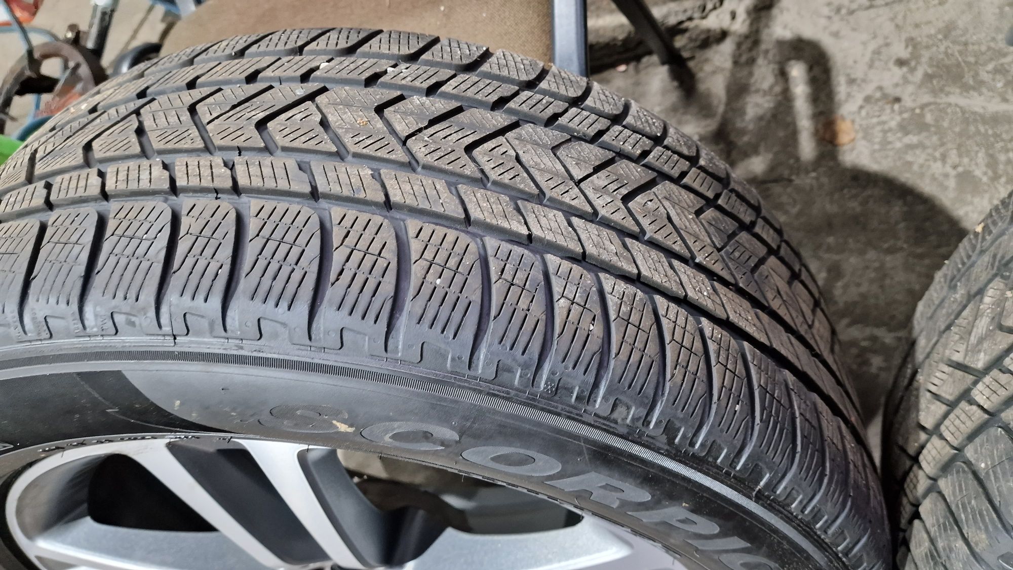 Roti Mercedes-Benz Aliaj R20 cu anvelope iarna Pirelli Scorpion