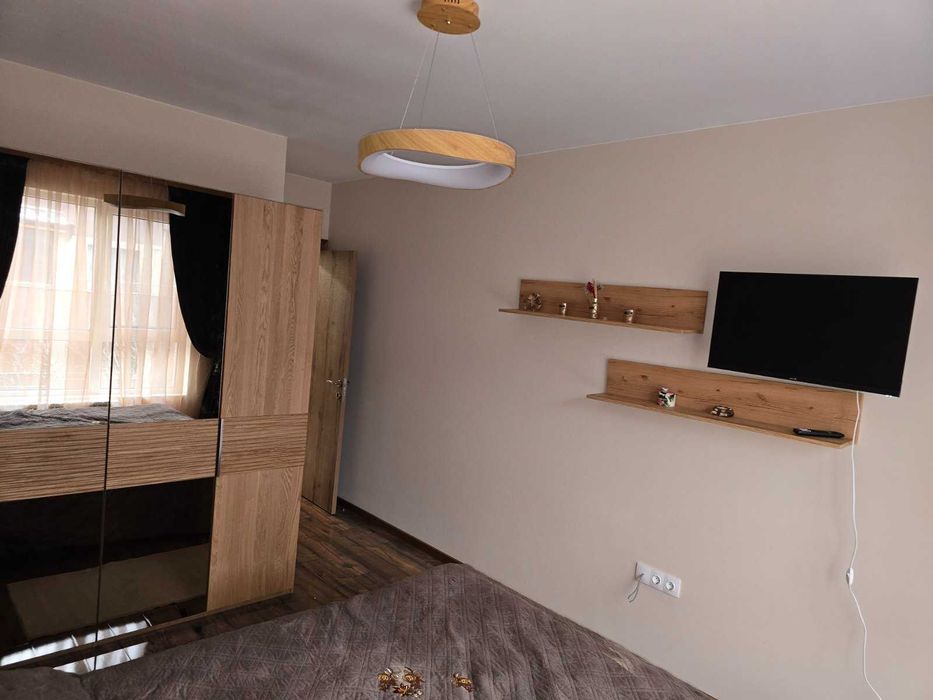 Дава се под наем Тристаен апартамент в София, Света Троица - 85 кв.м за 918 € - Снимка #2