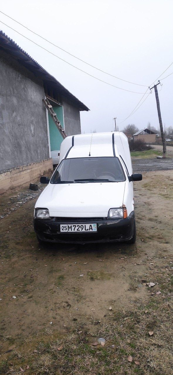 Ford (_kuryer_). Moshina sotildi.