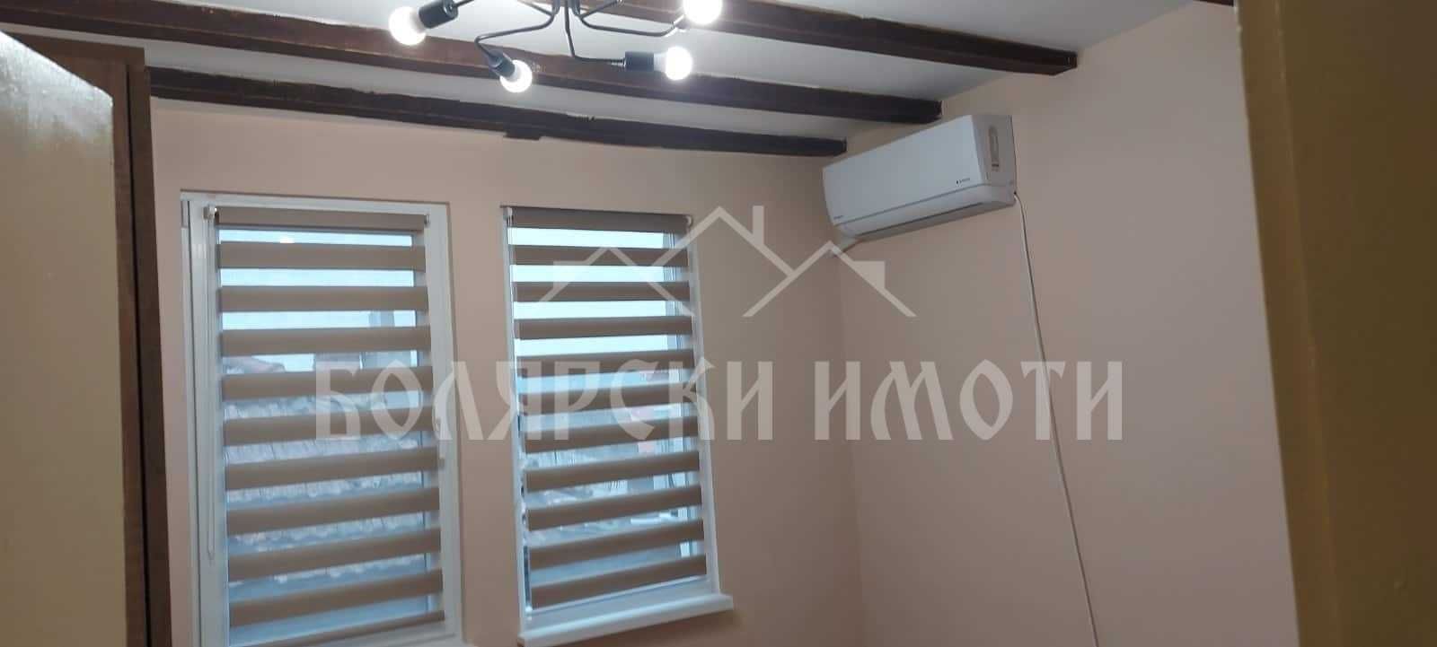 Новообзаведен етаж от къща в Идеален Център