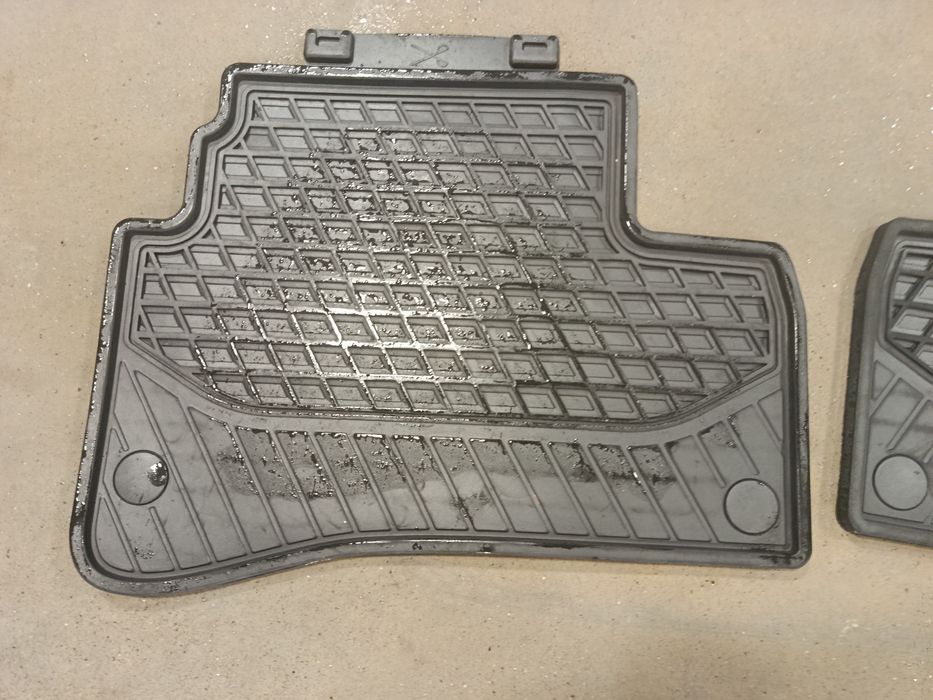 Оригинални гумени стелки за Мерцедес-Бенц S-класа  къса база. Използва