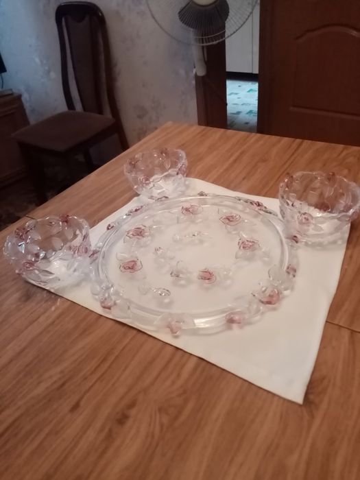 Продам Чешское стекло.