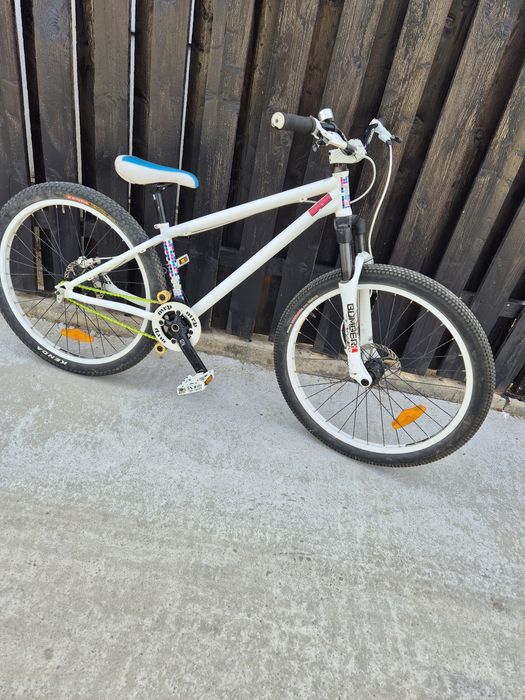 Dirt  mongoose ritual dirt-hi