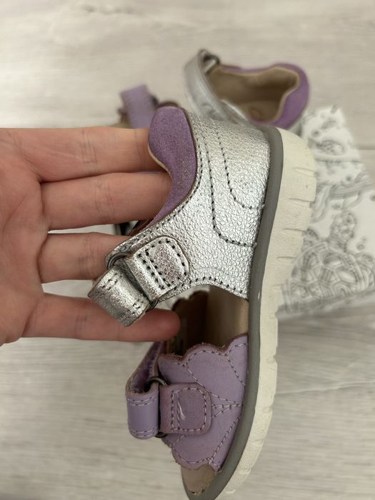 Sandale Clarks pt fetite marimea 22