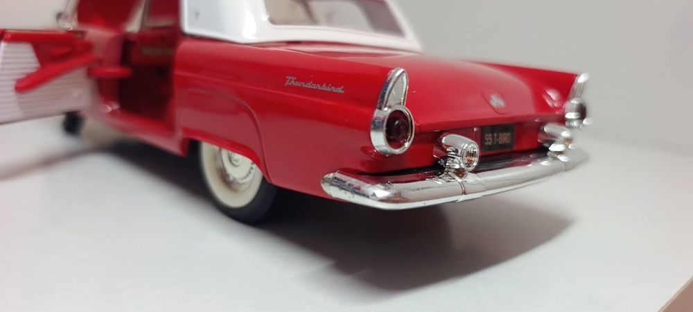 Machetă Ford Thunderbird 1/18 Revell