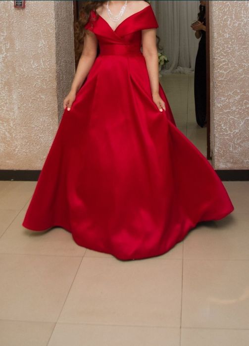 Продаю    платье ( имеется торг)