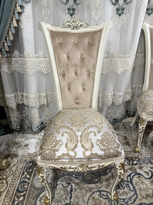 Продается стол со стульями