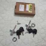 Set 2 incuietori cilindrice cu chei, Zinc, 60 mm, Argintiu/Negru