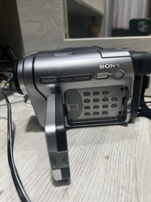 Продаю видеокамеру SONY handycam в новом состоянии очень удобный