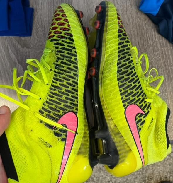 Nike Magista Obra FG Volt/Metallic Gold Coin/Black