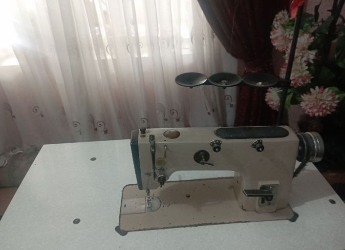 Продается промышленную швейная машинка. 1022М