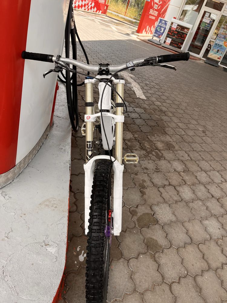 bicicleta downhill specialized demo 8