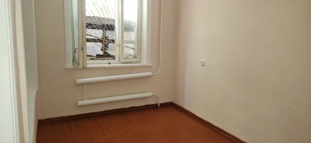 Срочно продаётся квартира Юнусабад Бодомзор 2 ком 1 этаж(Бивший общеж)