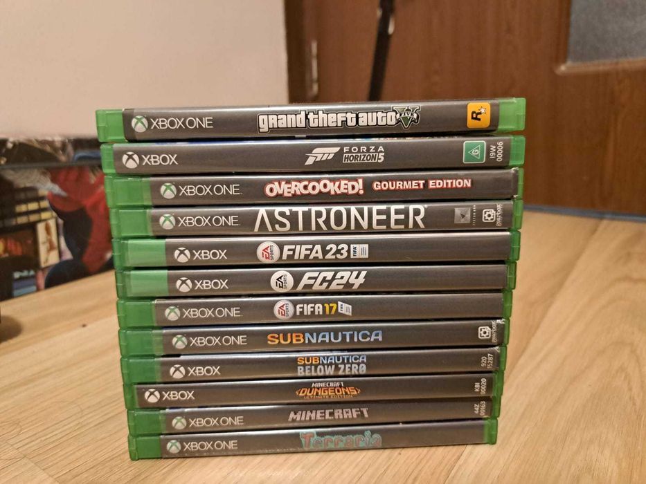 XBOX ONE S (+un controler și 12 jocuri)