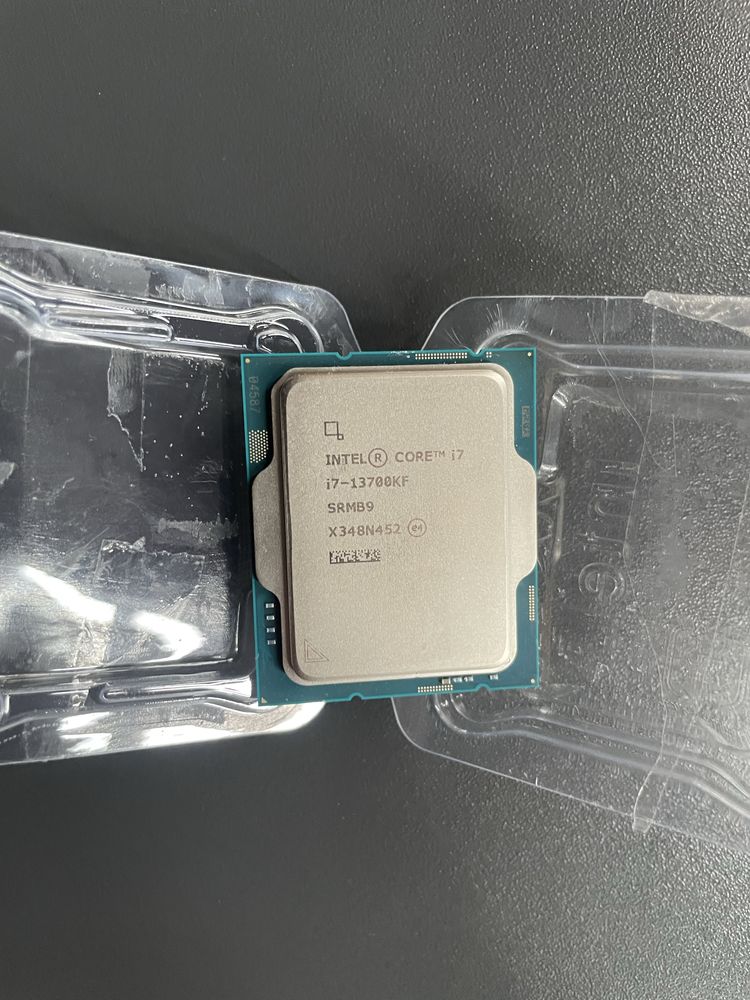 процессор i7 13700kf новый , ни разу не использовался
