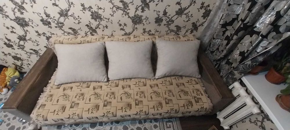 Диван как новый покупали год назад