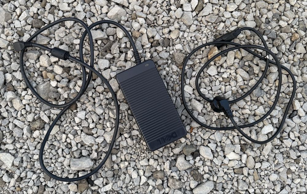 Захранващ адаптер Dell