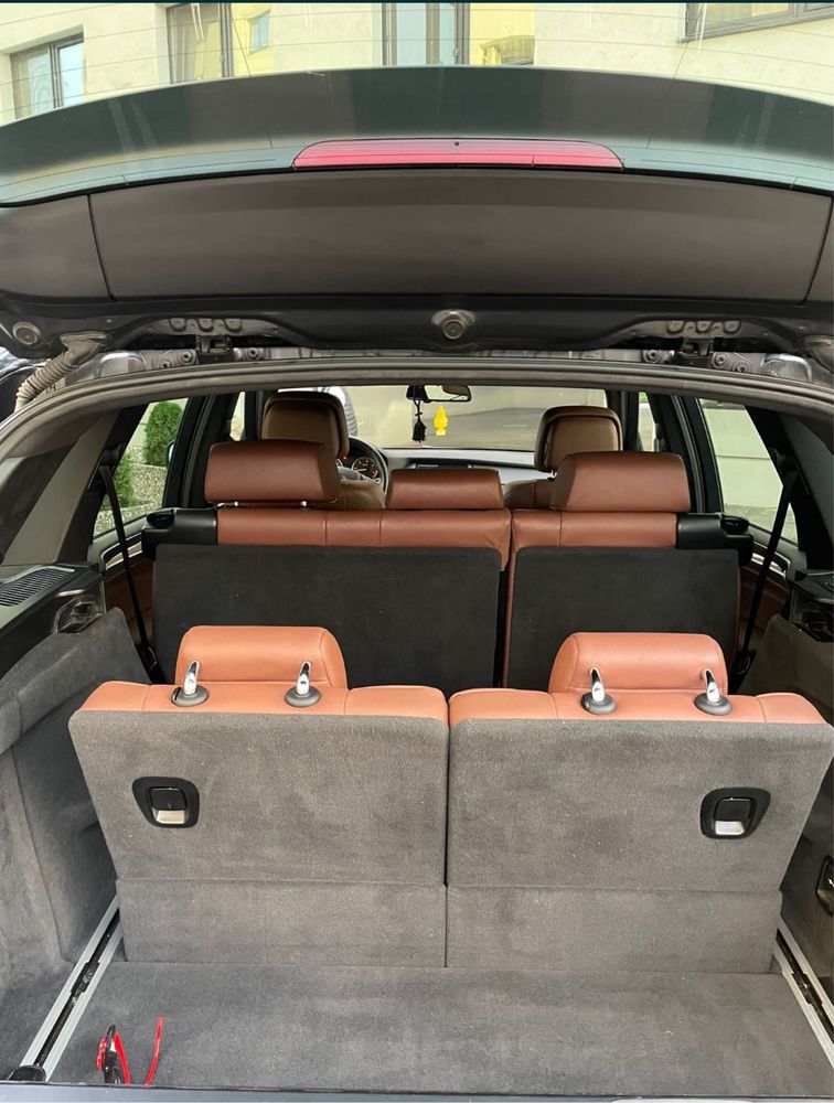 Vând BMW X 5 cu 7 locuri