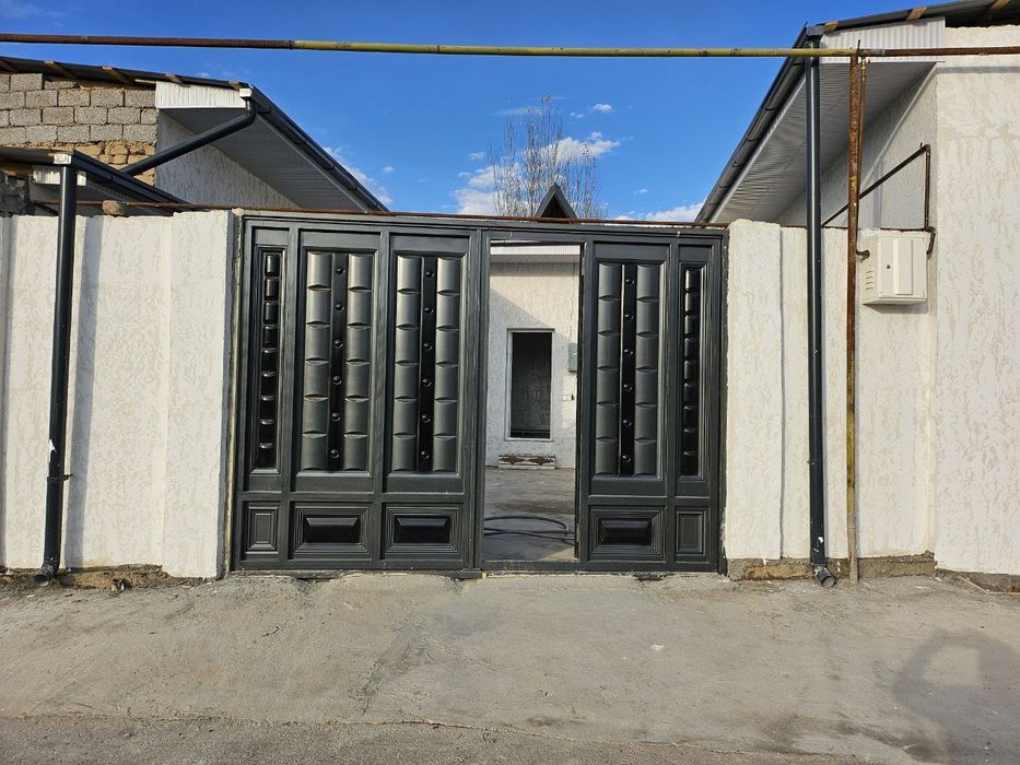 Ховли сотилади. .