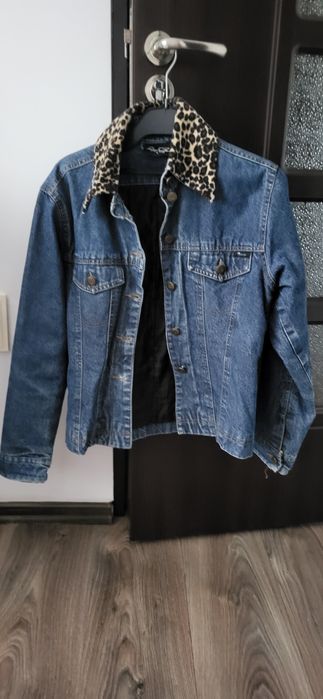 Vând geaca denim