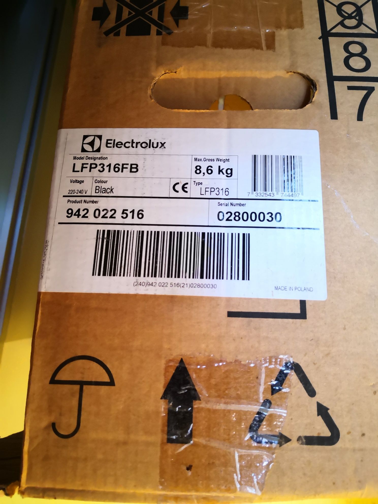 Hota incorporabila noua sticla neagra Electrolux LFP316FB