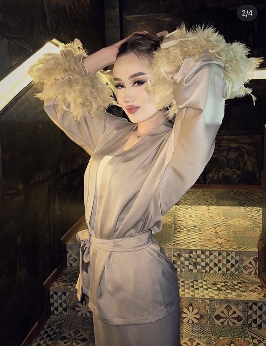 Двойка с перьями