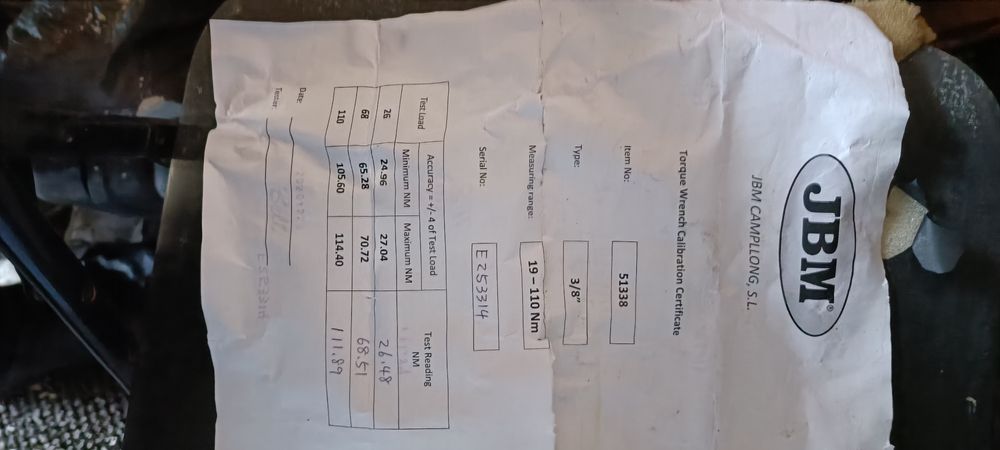 Cheie chei dinamometrica Yato 42-210 Nm 1/2 și JBM 19-110 Nm 3/8