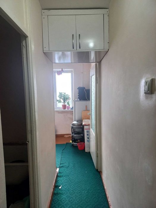 Чирчиқ ш 8-кичик нохия  1-хонали уй 16 мактаб олдида