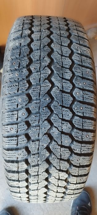Продам 1шт зимнюю шину 215/55/16