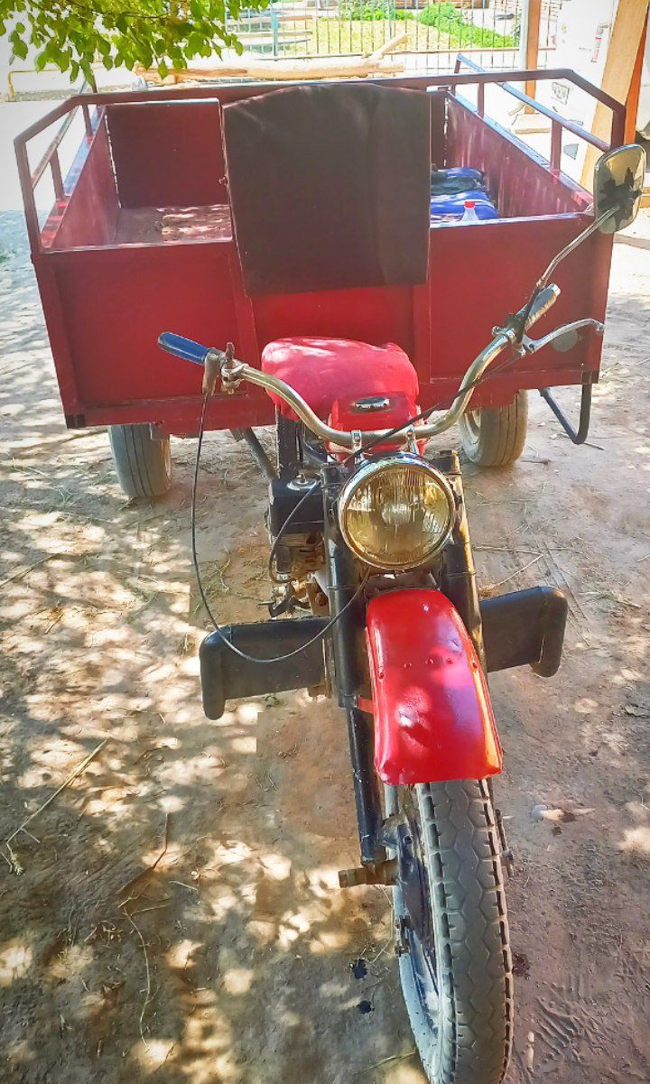 Mototsikl sotiladi, holati yaxshi