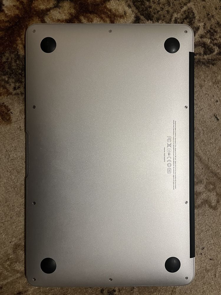 На части Apple Macbook Air A1370 - Лаптоп