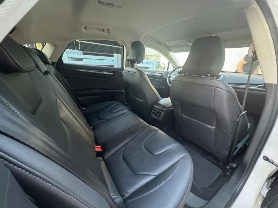 Vand/schimb cu ceva mai mic Ford Mondeo 2020