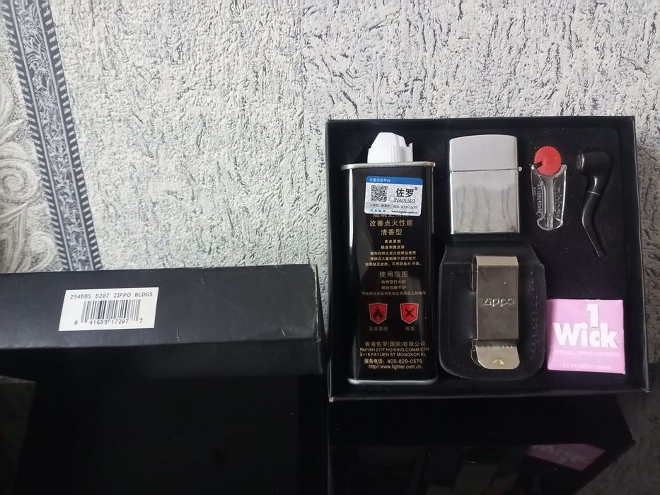 Продам zippo комплект.