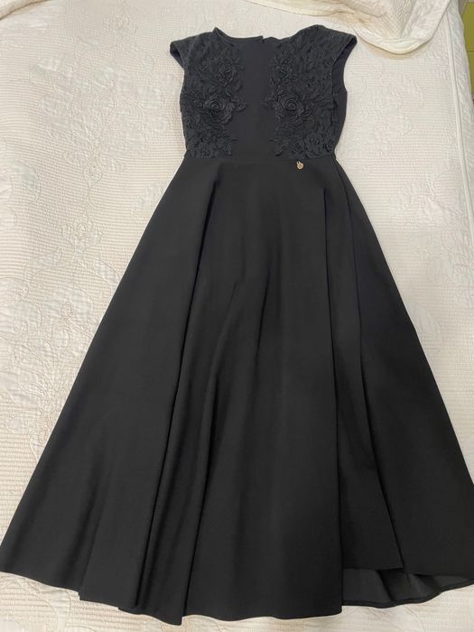 Красива черна рокля Rinascimento