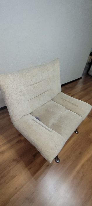 Два одноместных кресла