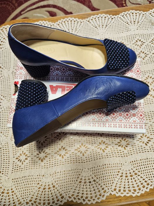 Vand pantofi de dama foarte frumosi