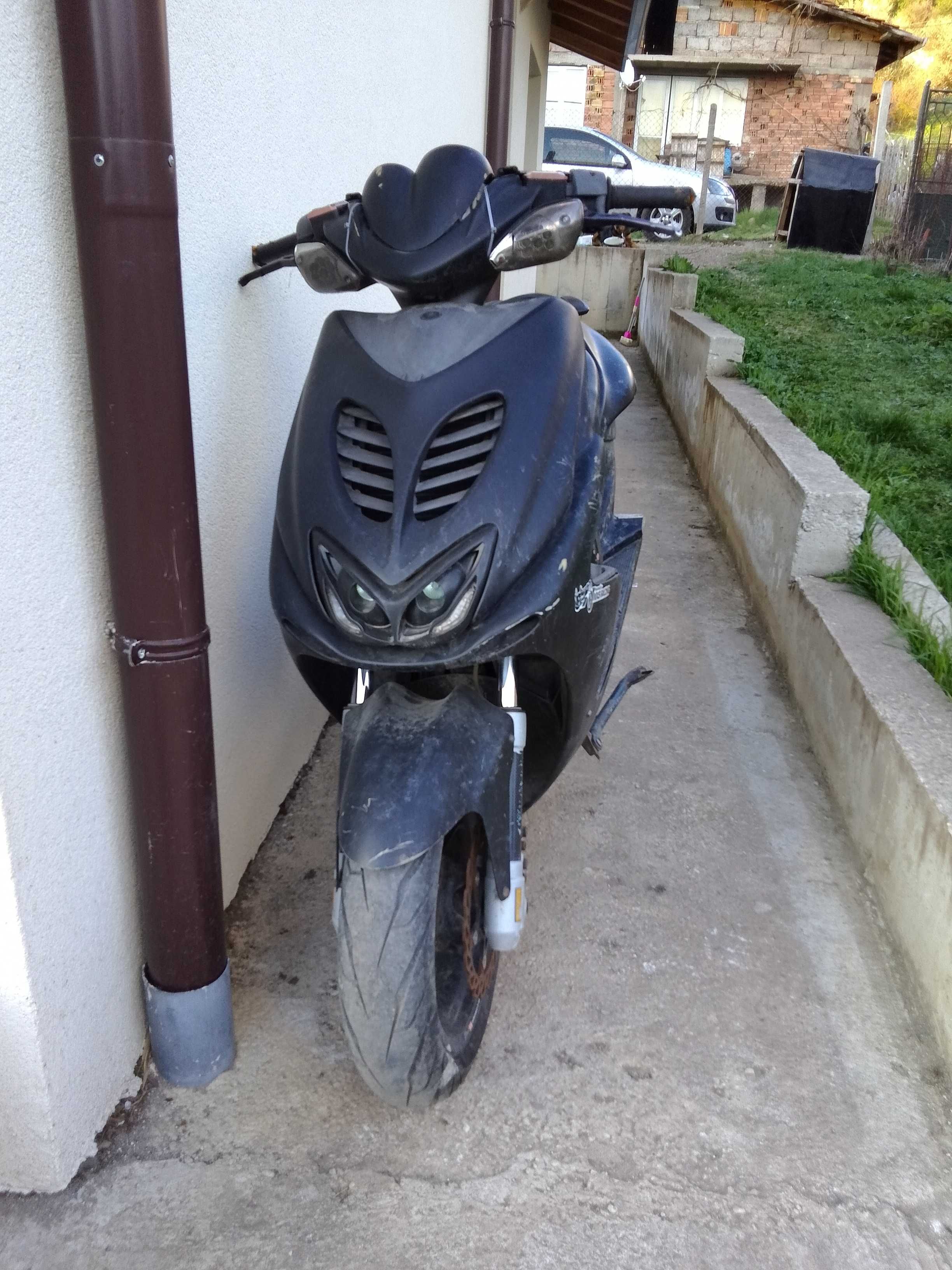 Продавам скутер Yamaha aerox