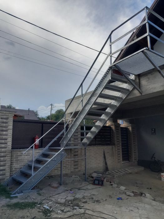 Scări metalice galvanizate la orice demisiune asiguram transport ori u