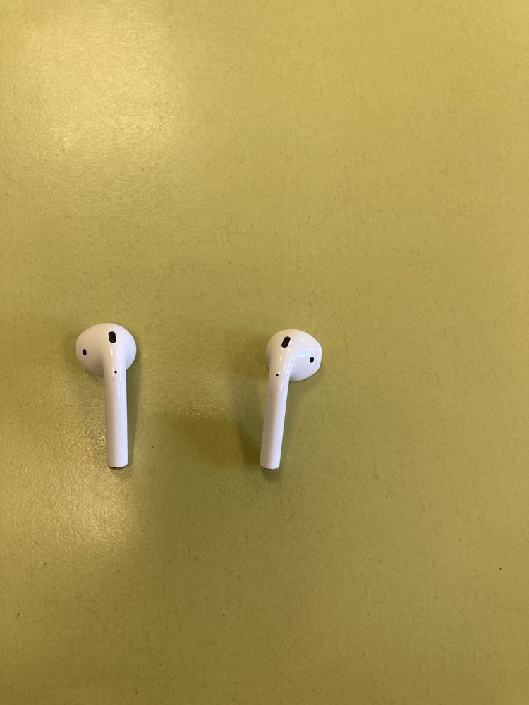 AirPods слушалки