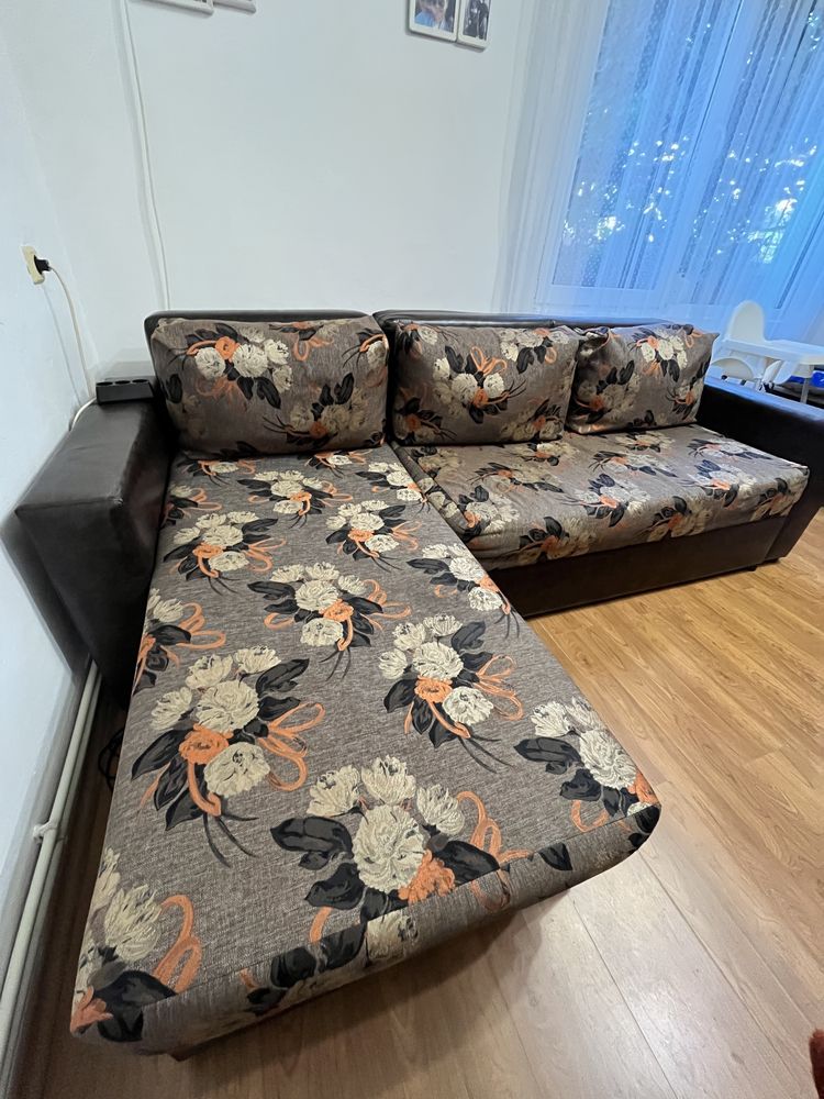 Ъглов диван с размери 250 см. на 170 см.