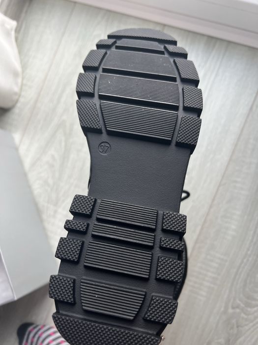 Ghete NOI marimea 37