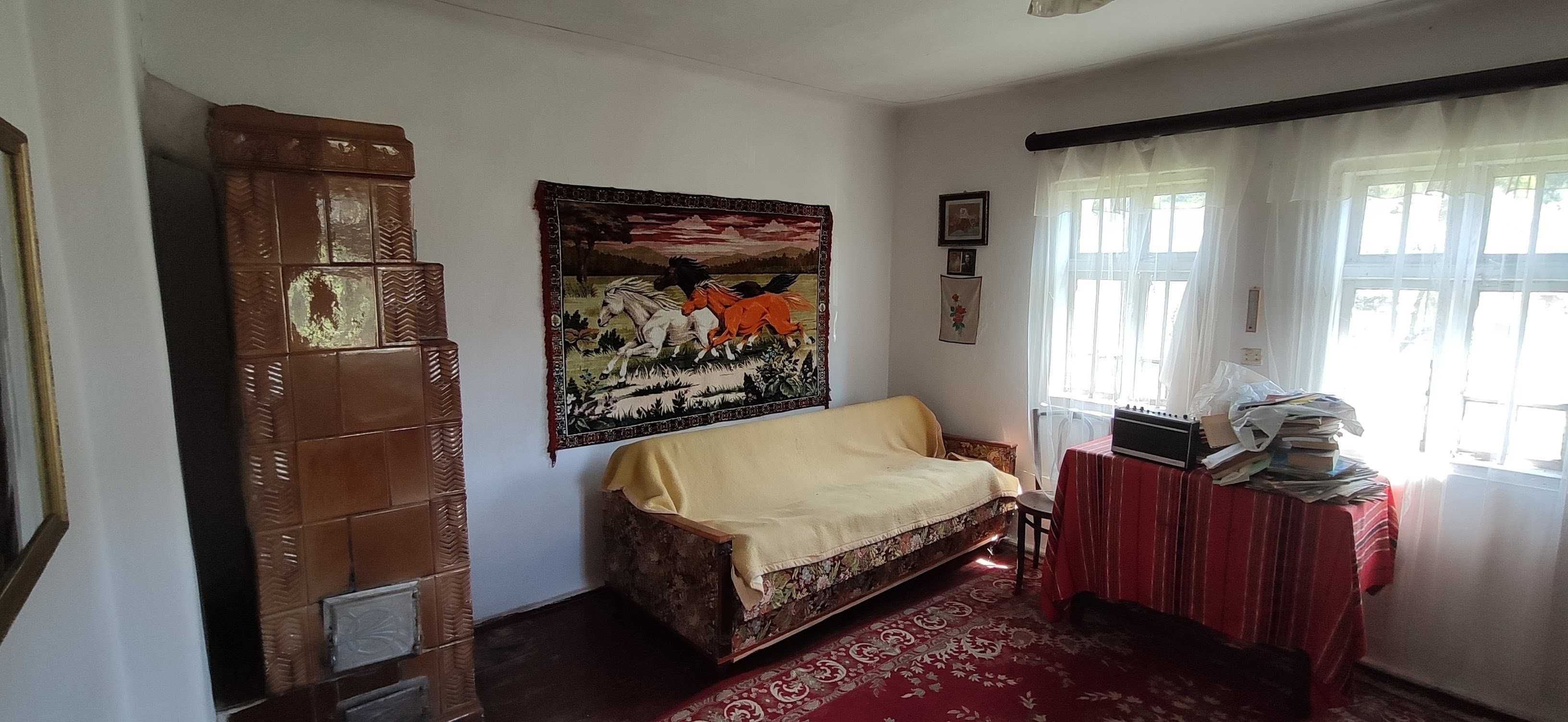 Casa batraneasca si teren zona Apa Sarata