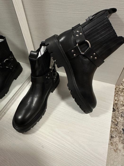Zara Ботинки новые