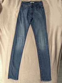 Blugi Levis model skinny