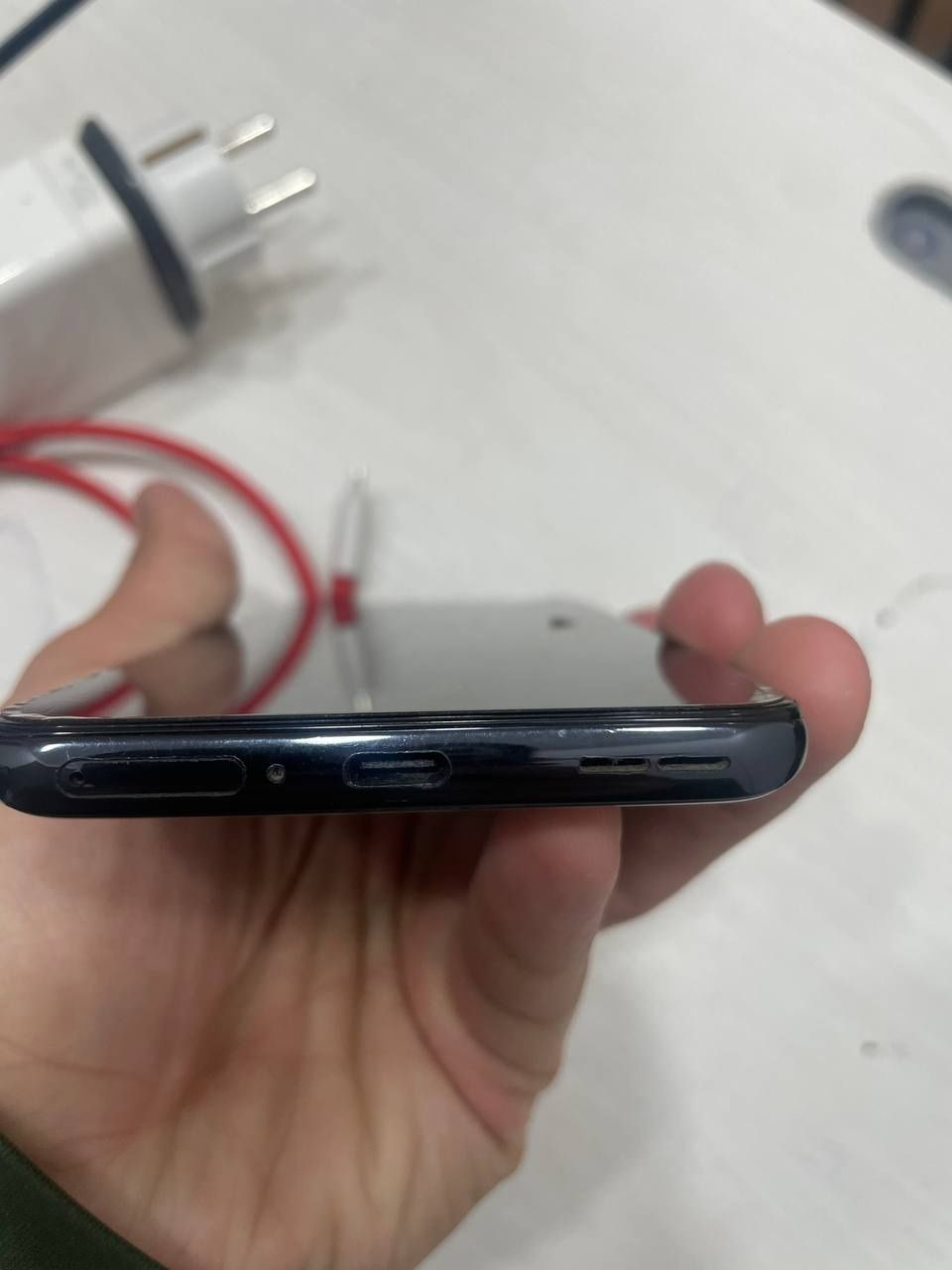 OnePlus 9 5g.  Aybi yo  ekran toza obemen usiga teng telga