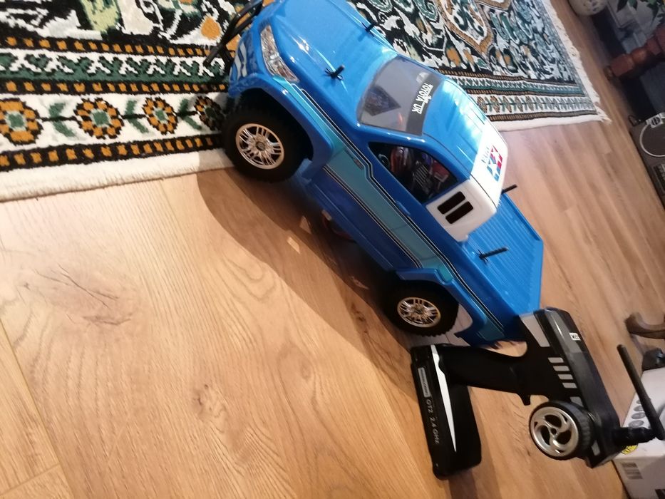 Automodel Toyota Hilux 4x4,Tamiya