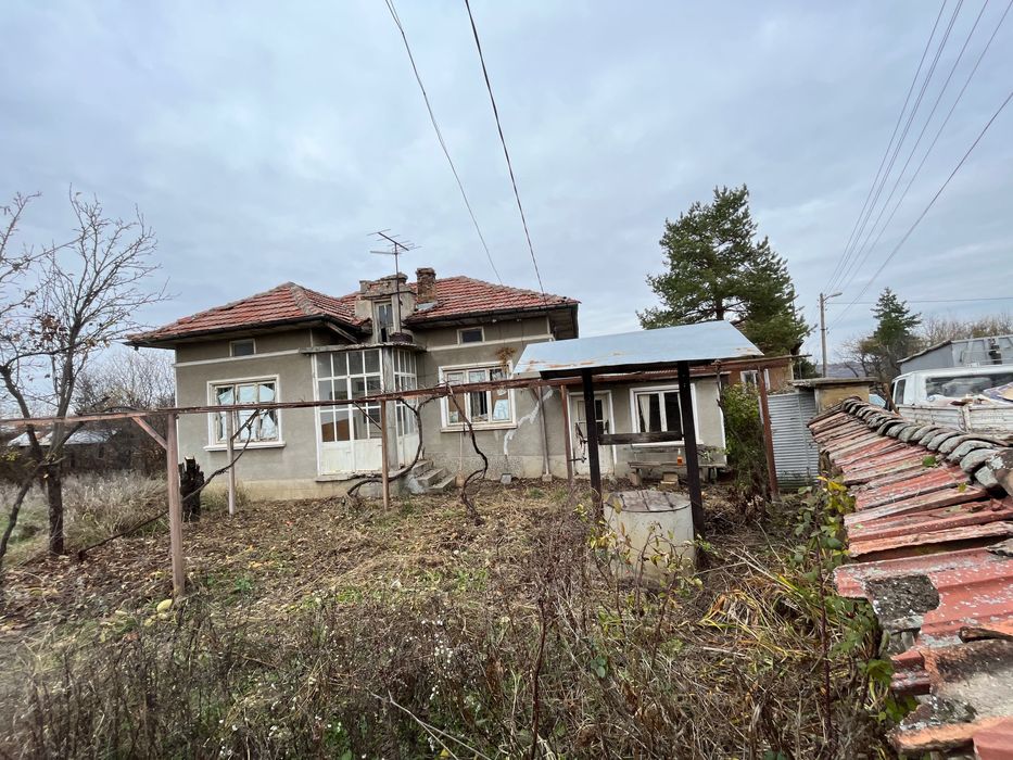 Продавам къща в с. Ново село