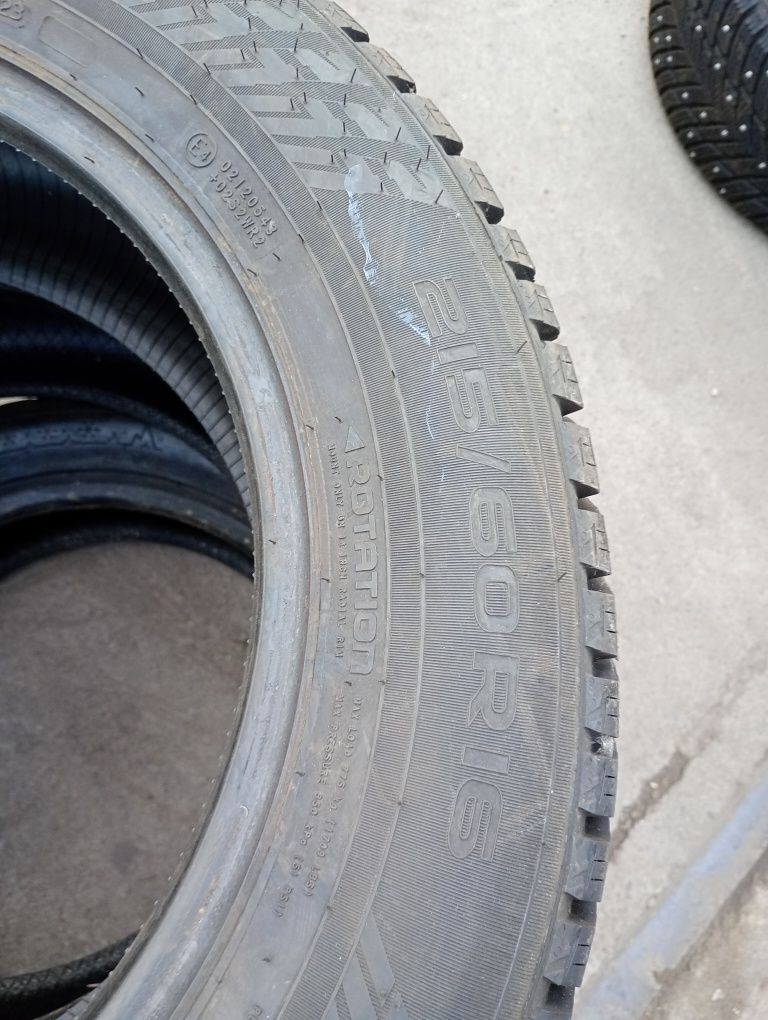215/60/16 Nokian с шипове 4бр 2023