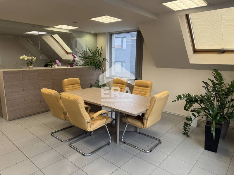 Продава се Офис в Варна, Център - 124 кв.м за 2904 €/кв.м - Снимка #1