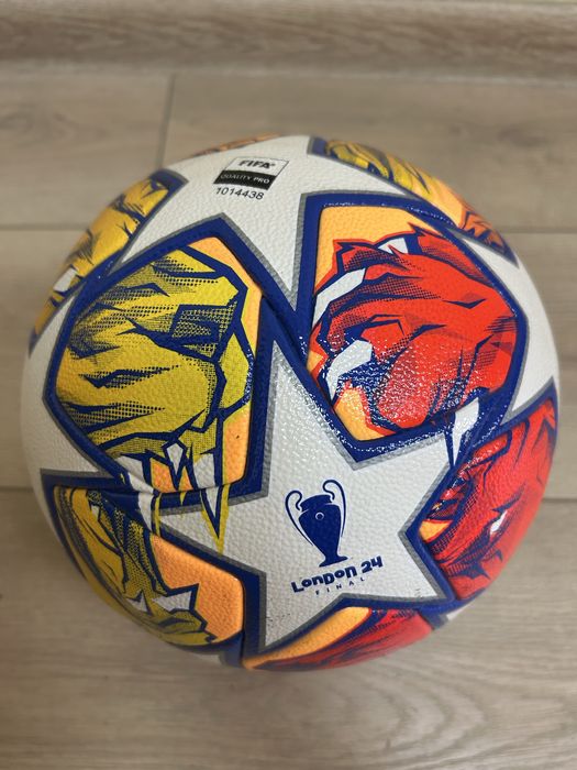 Футболни топки-чисто нови